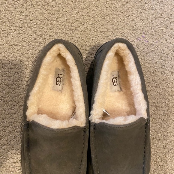 Ugg men's Ascot slipper US size 10. Burnt Olive Color - Picture 2 of 9